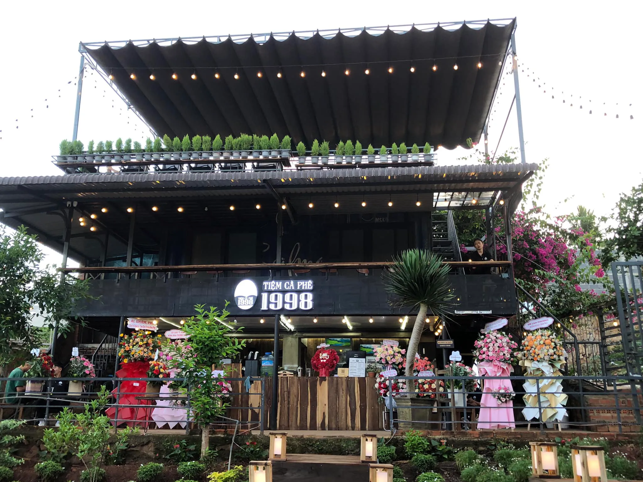 Tiệm cà phê 1998