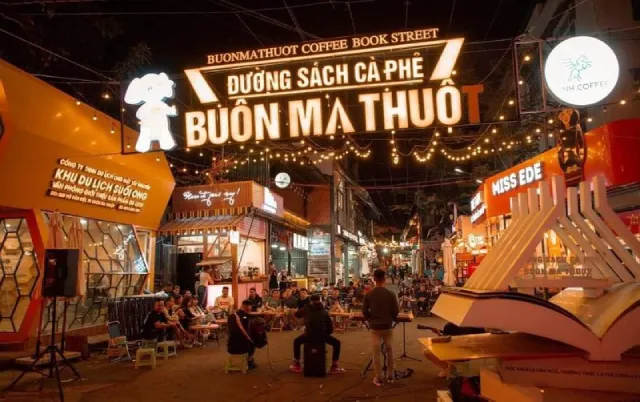 Đường sách cà phê Buôn Ma Thuột