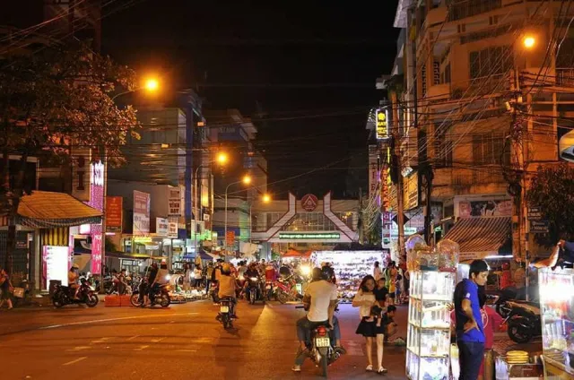 Thời gian hoạt động của Chợ đêm Buôn Ma Thuột 