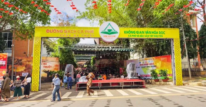 Hình ảnh về Đường sách cà phê Buôn Ma Thuột: Điểm hẹn văn hóa đặc sắc giữa Tây Nguyên